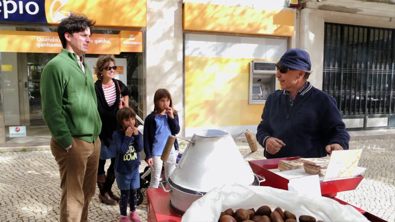 Encontro junto ao carrinho de castanhas